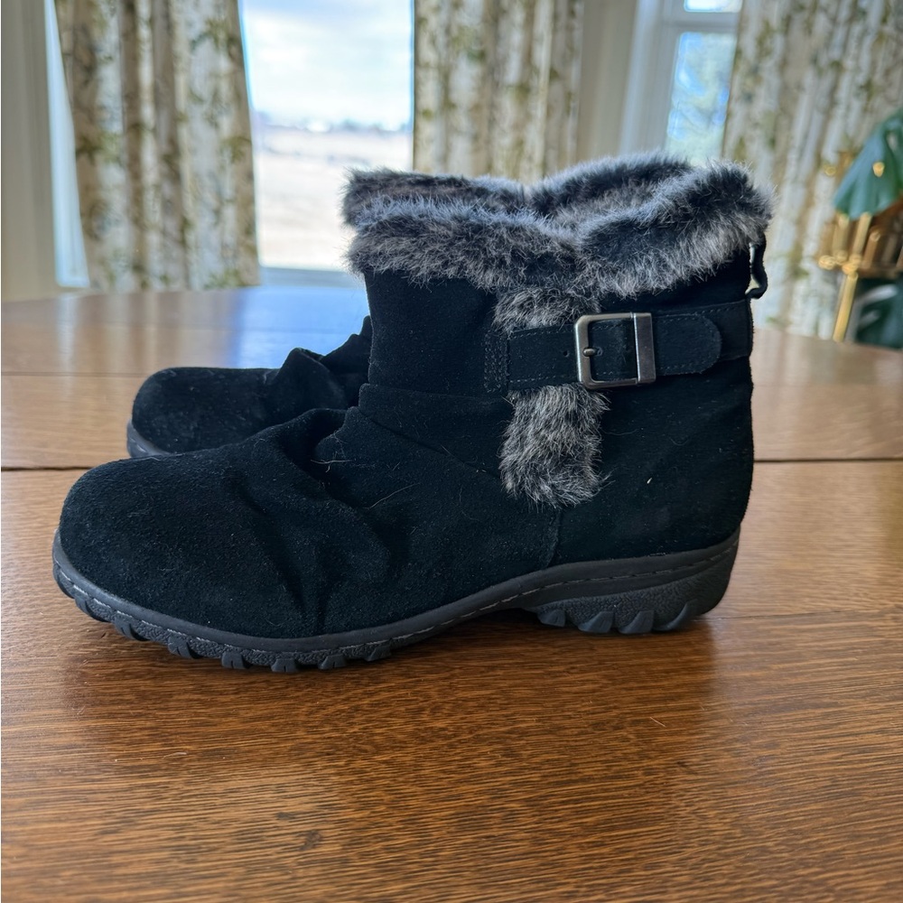 Khombu Black Ankle Boots with Faux Fur Trim